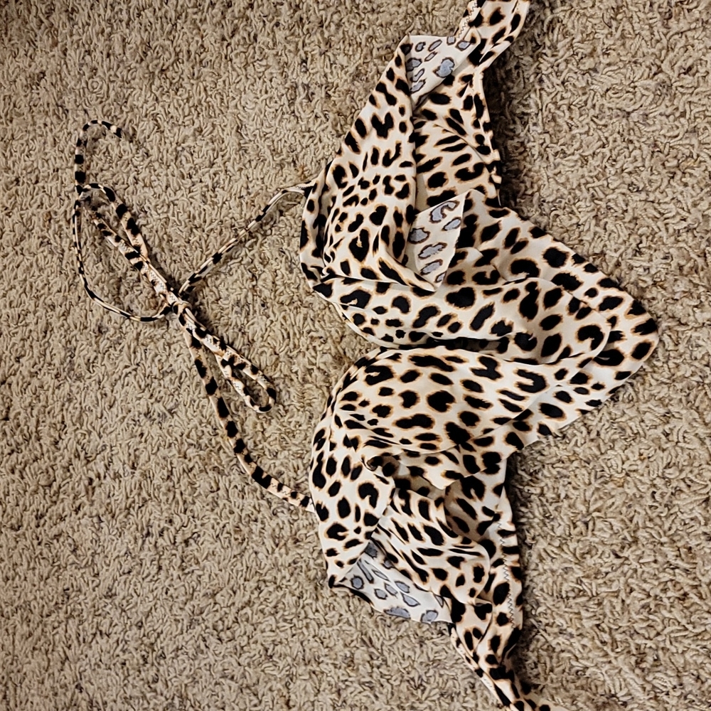 Pink Victoria Secret cheetah bikini top M EUC